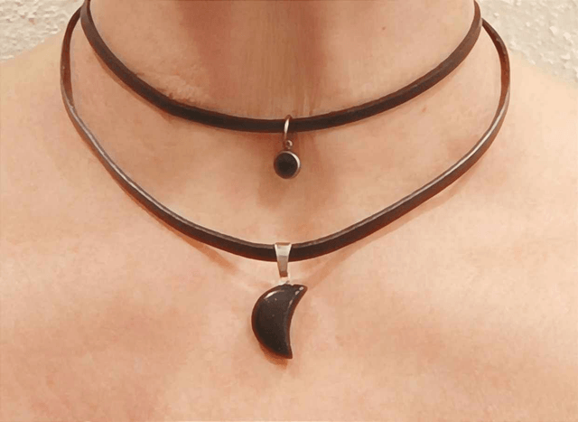 Collier en cuir double cordon Lune en pierre avec strass