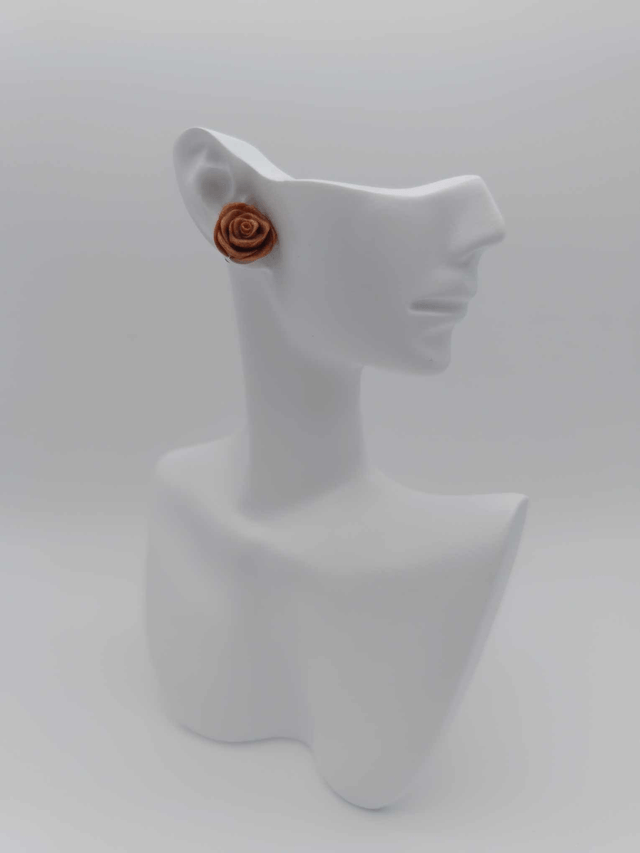 Puces d'oreilles en porcelaine froide Rose