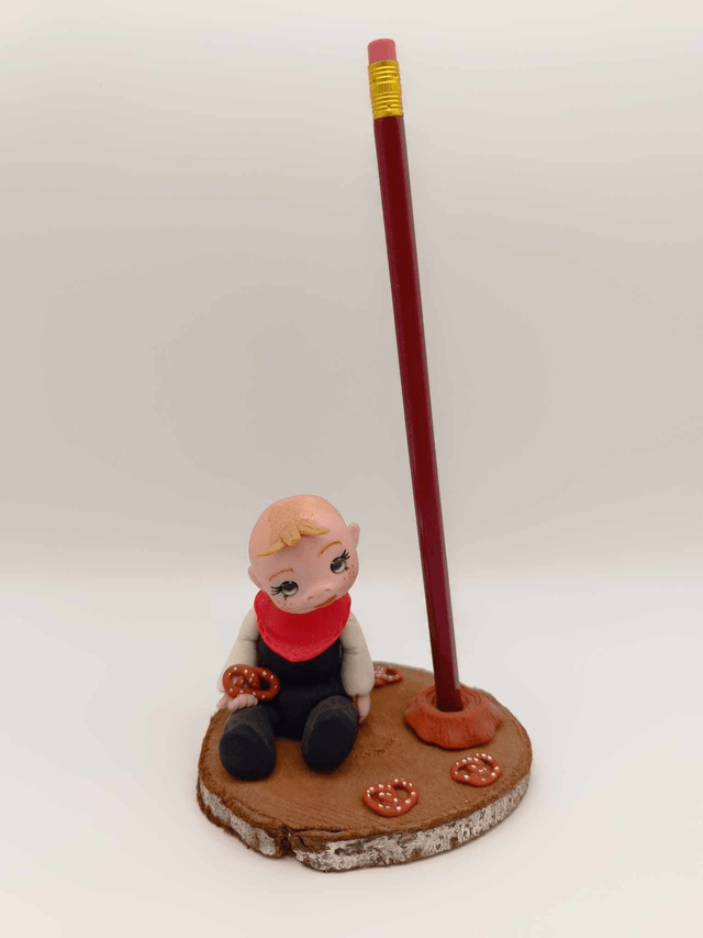 Alsacien en porcelaine froide avec porte-crayon