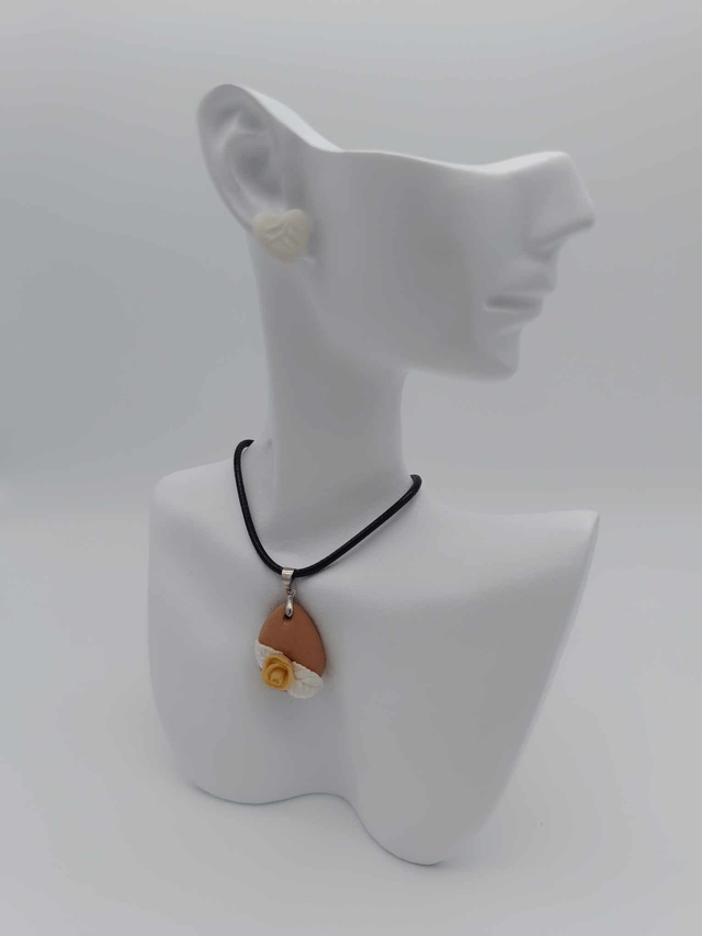 Collier en porcelaine froide Goutte avec rose