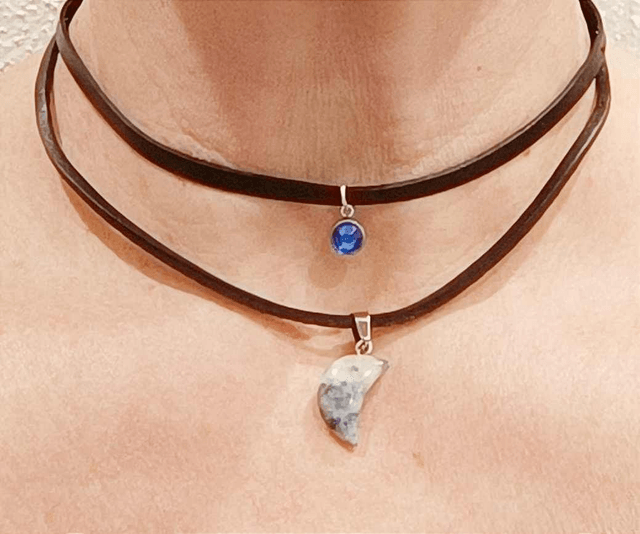 Collier en cuir double cordon Lune en pierre avec strass
