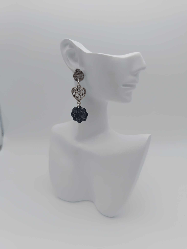 Boucles d'oreilles en métal et porcelaine froide     
