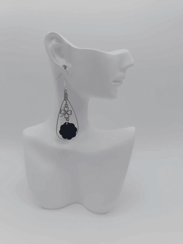 Boucles d&#039;oreilles en métal et porcelaine froide 