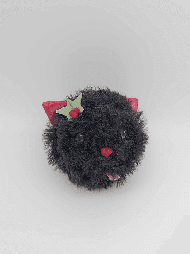 Boule en peluche à suspendre