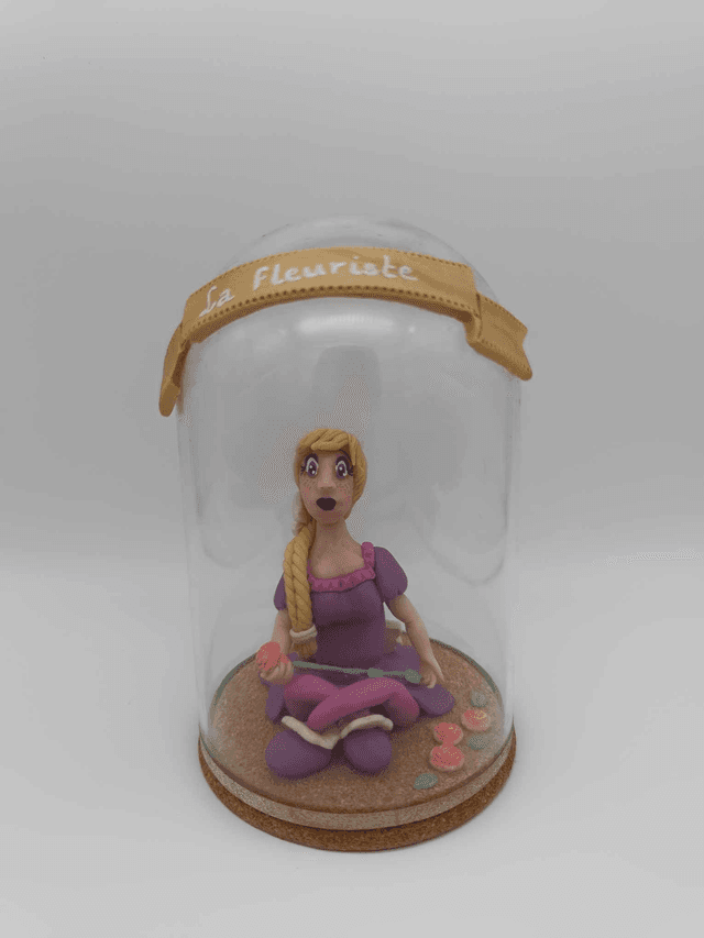 Fleuriste en porcelaine froide