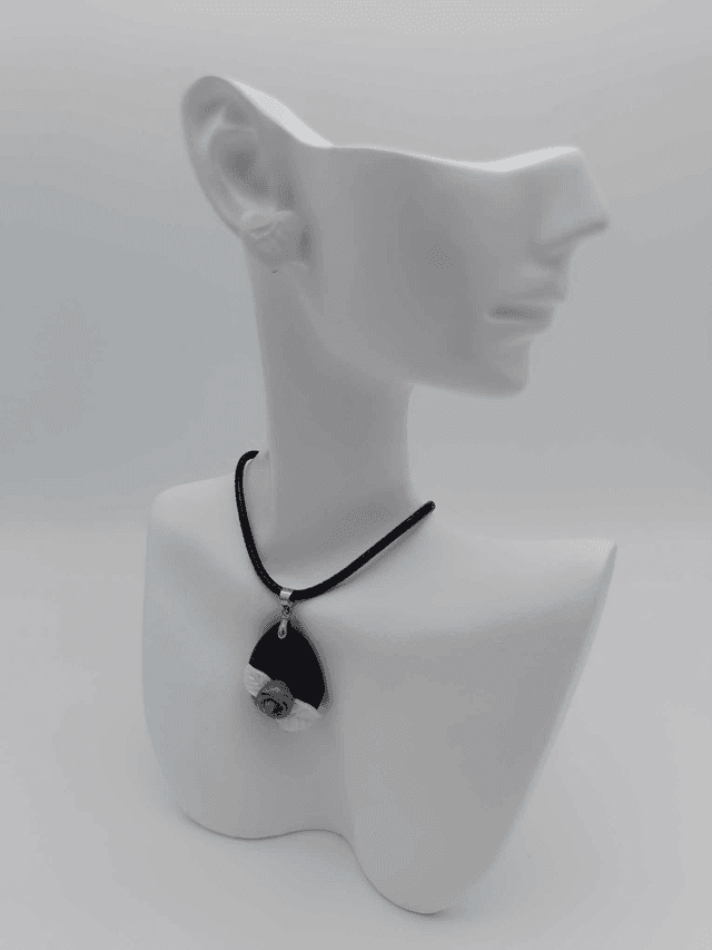 Collier en porcelaine froide Goutte avec rose